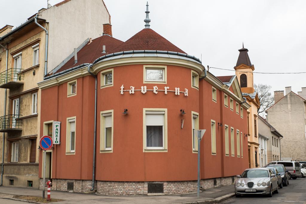 Taverna Panzio Sopron Bagian luar foto