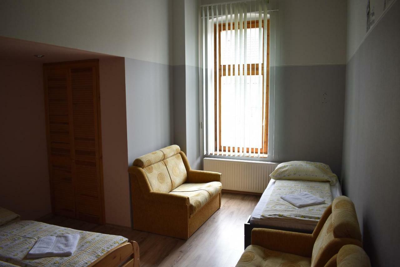 Taverna Panzio Sopron Bagian luar foto
